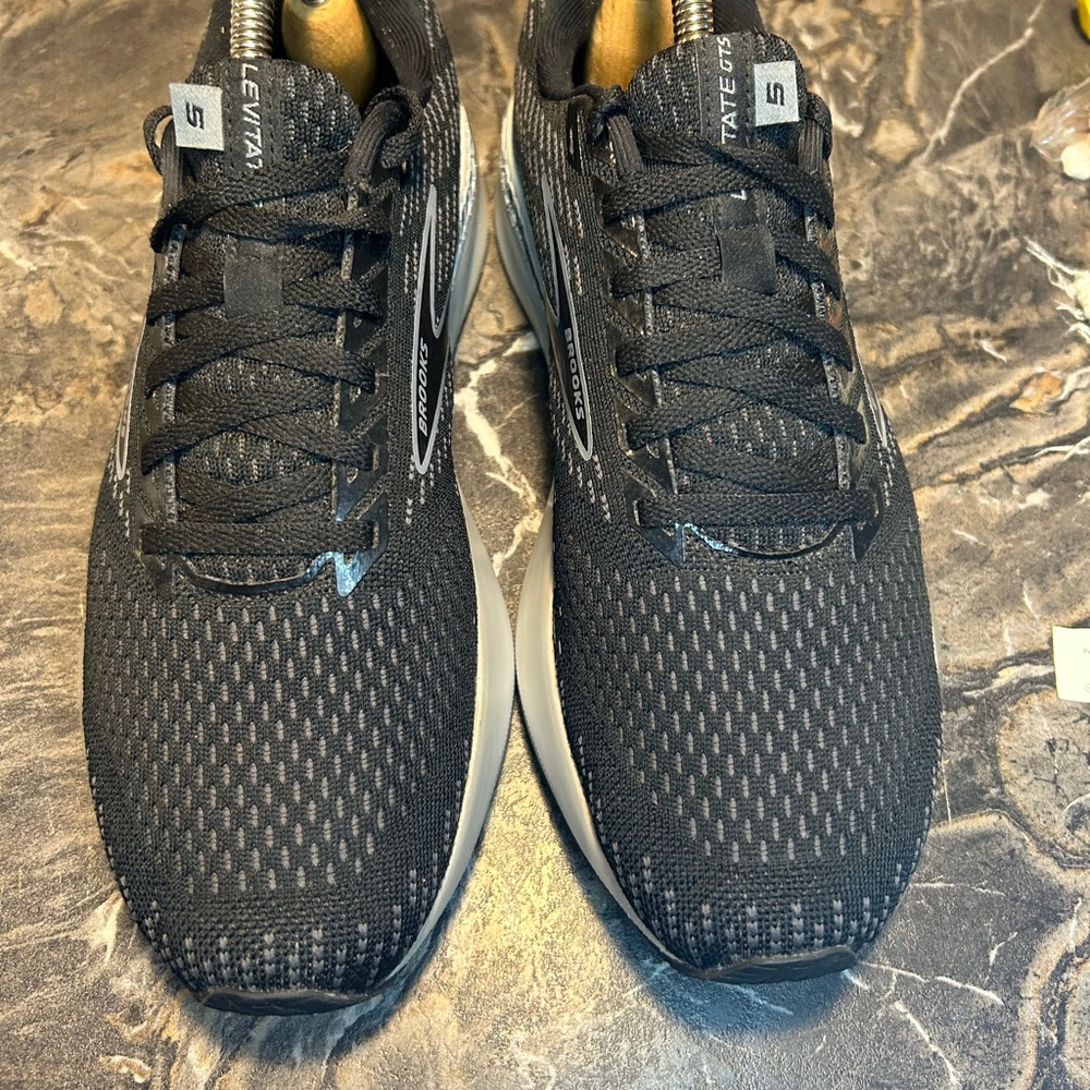 Women/Men Brooks Levitate GT5 Shoes